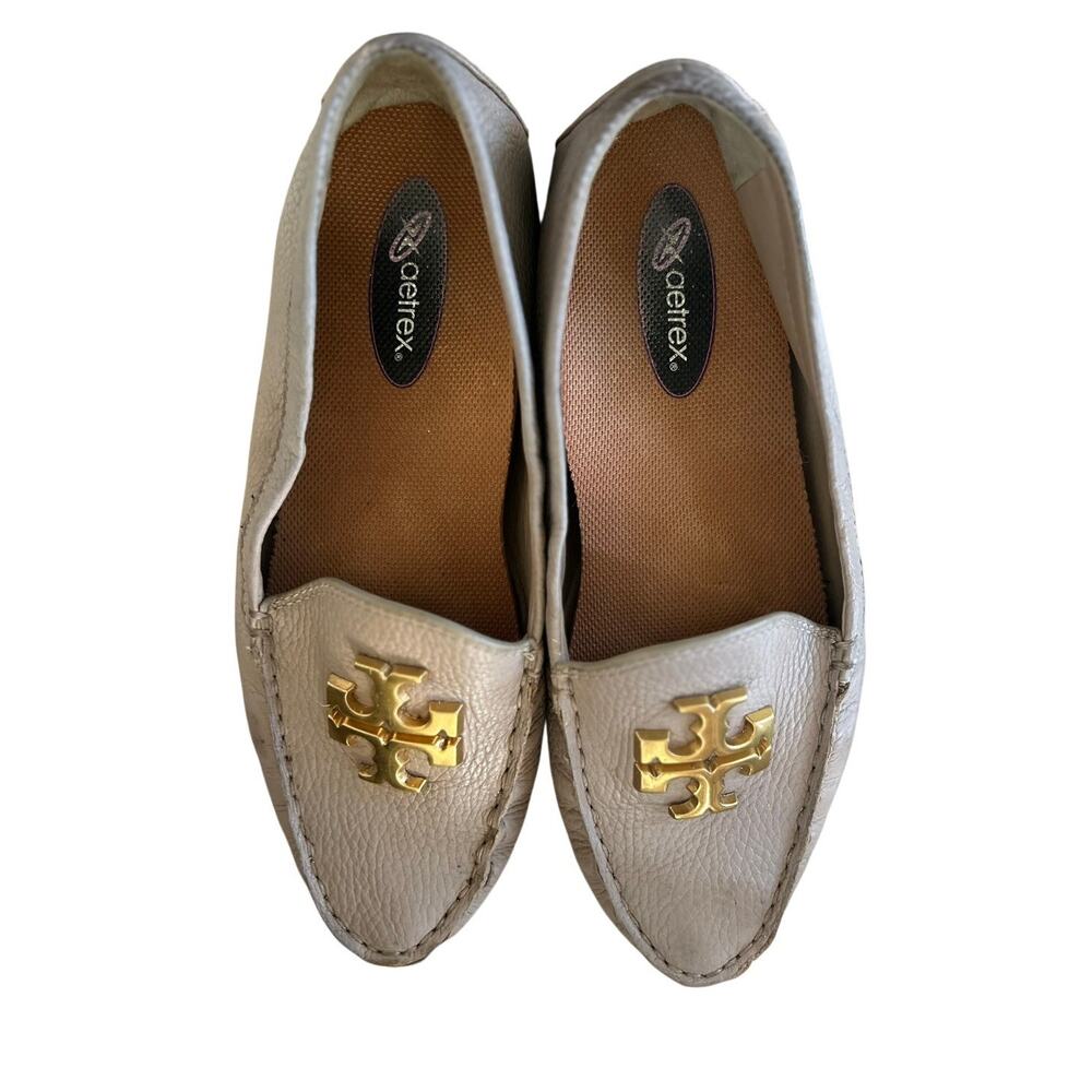 Tory Burch Everly Taupe Grey Gold Logo Leather Driver Slip On Loafers